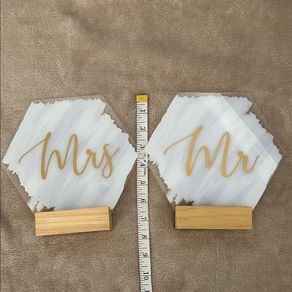 Gold and White 'Mr & Mrs' Table Signs “new”